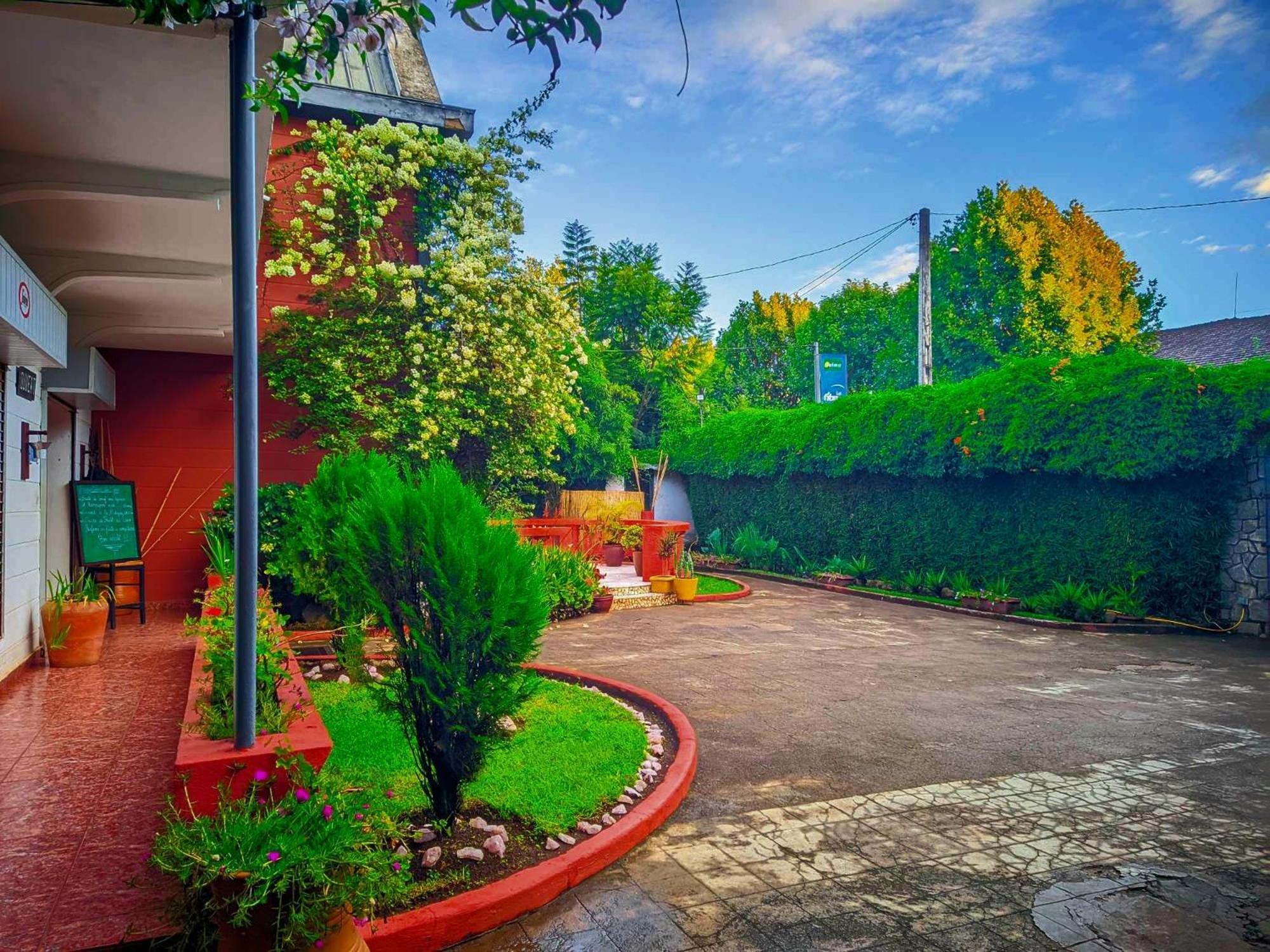 L'Anis Etoile - Hotel Restaurant Antsirabe Dış mekan fotoğraf