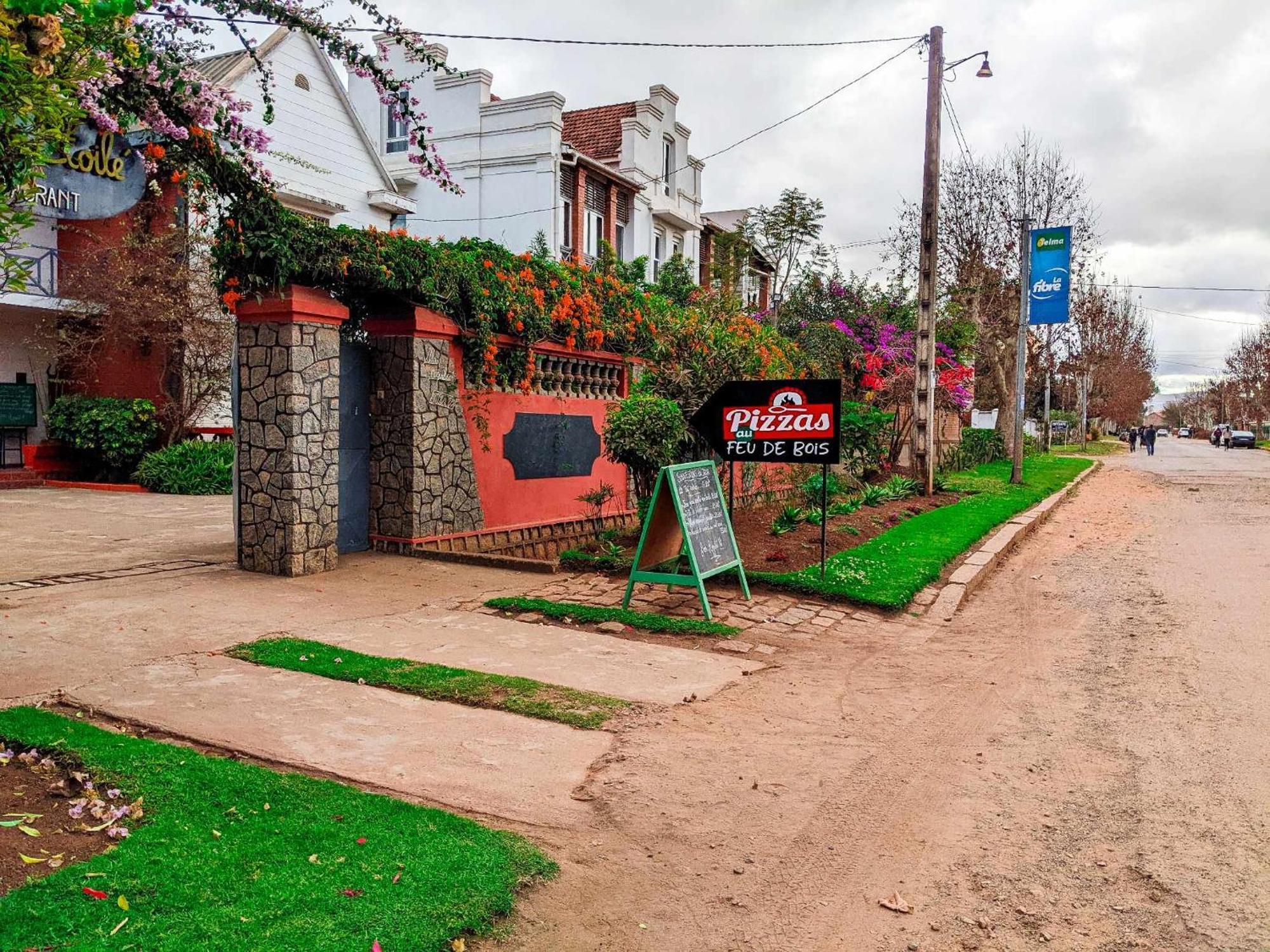 L'Anis Etoile - Hotel Restaurant Antsirabe Dış mekan fotoğraf