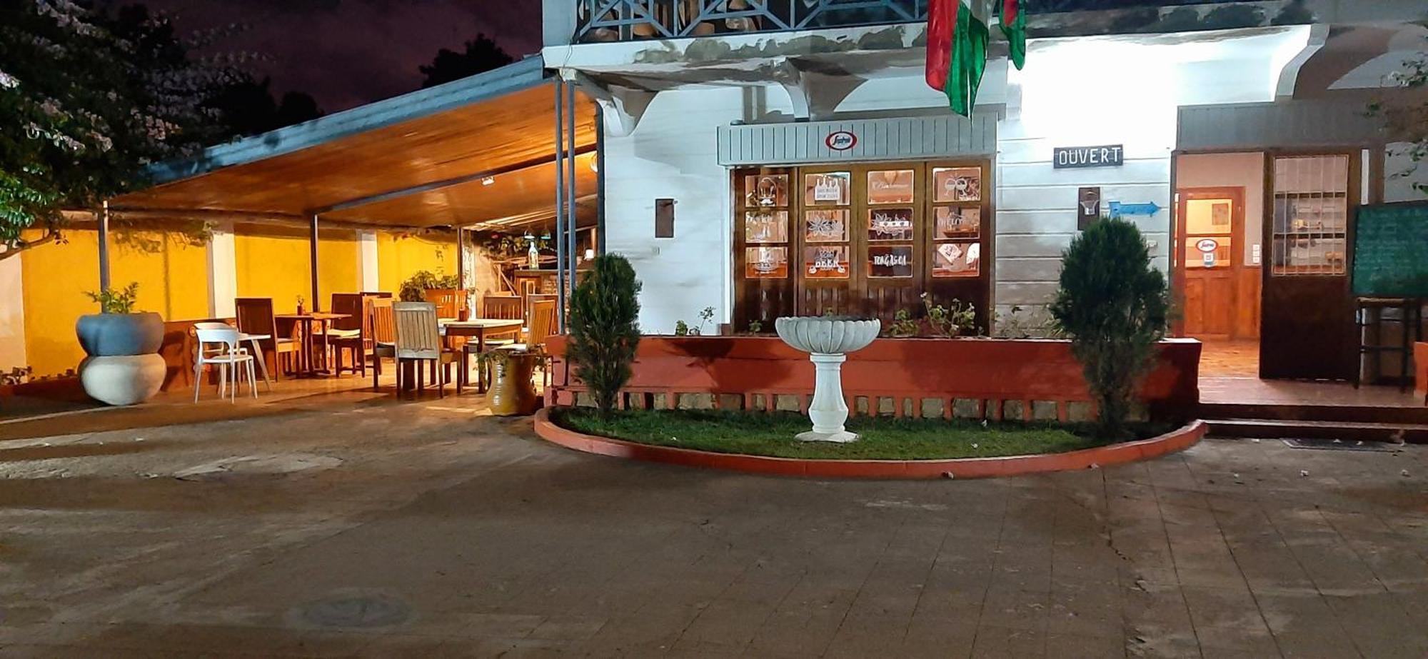 L'Anis Etoile - Hotel Restaurant Antsirabe Dış mekan fotoğraf